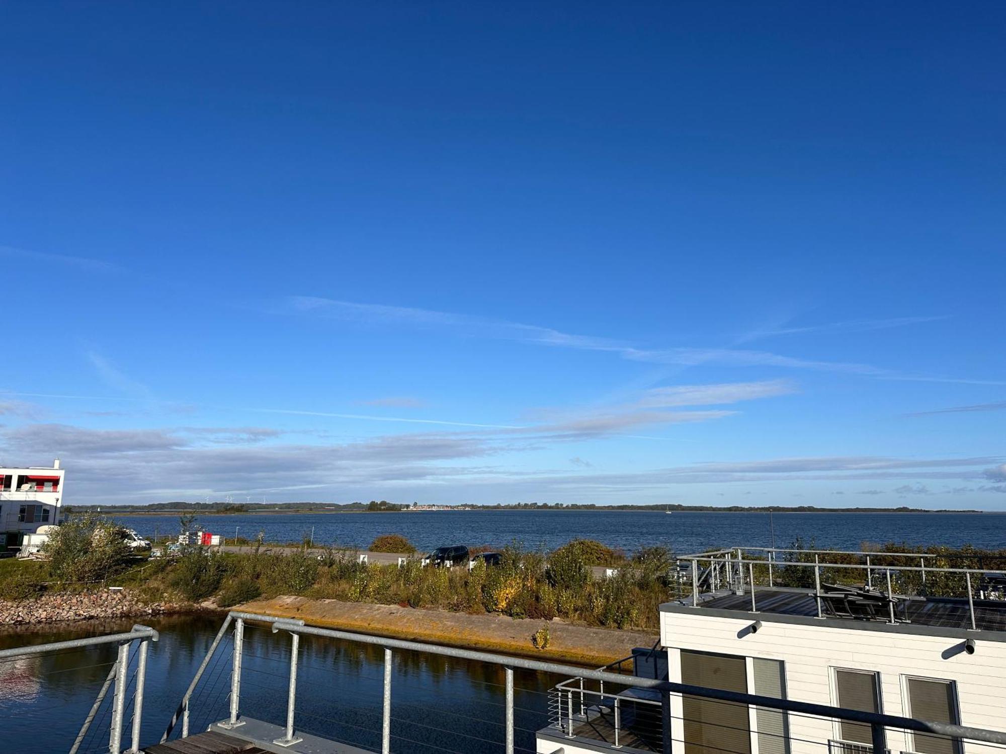 Schwimmendes Haus - An Bord Zwei Hotel Olpenæs Eksteriør billede
